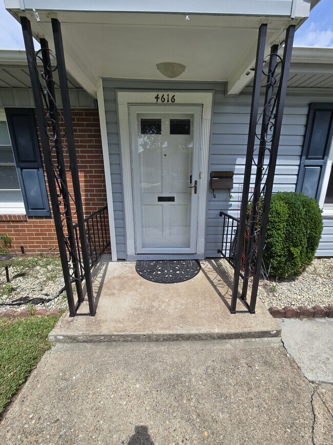 Foto del edificio - 4616 Crown Point Ln