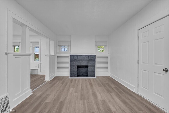 Building Photo - 712 Roselle Ave