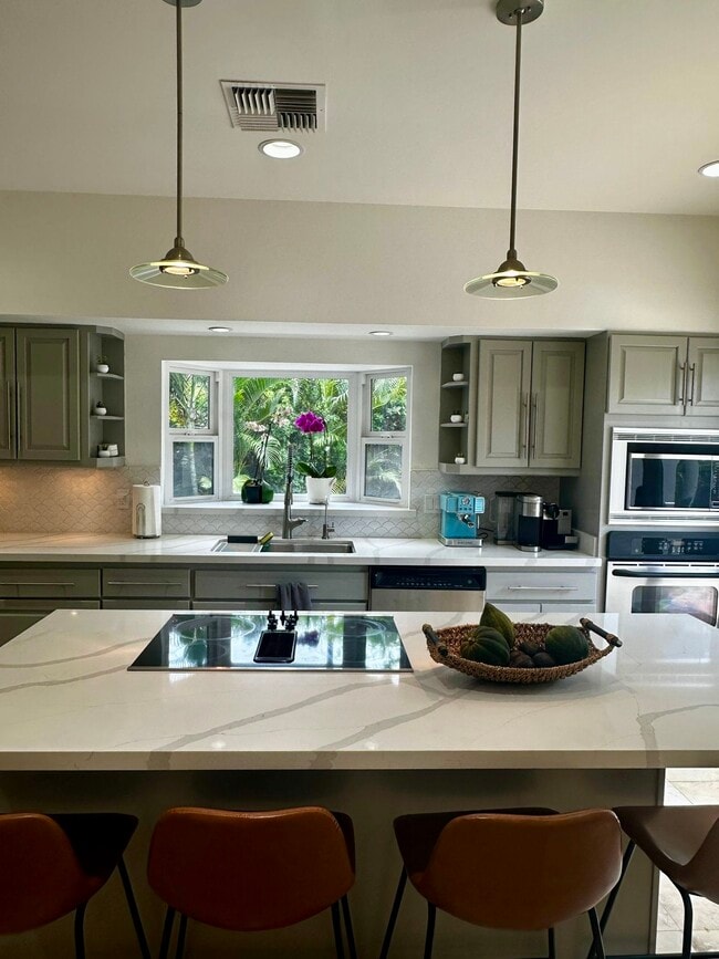 Building Photo - 361 Pualoa Nani Pl
