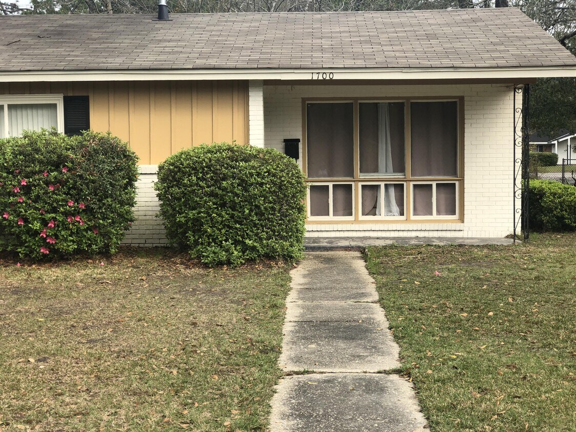 Primary Photo - 1700 Hurtel St