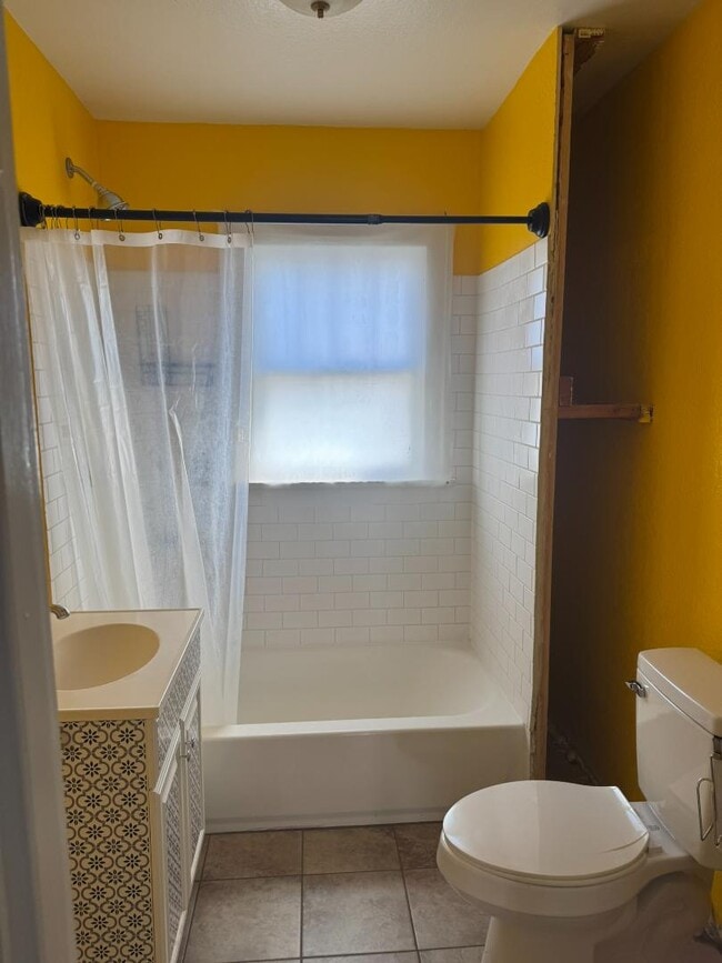 Building Photo - 416 S Adams St