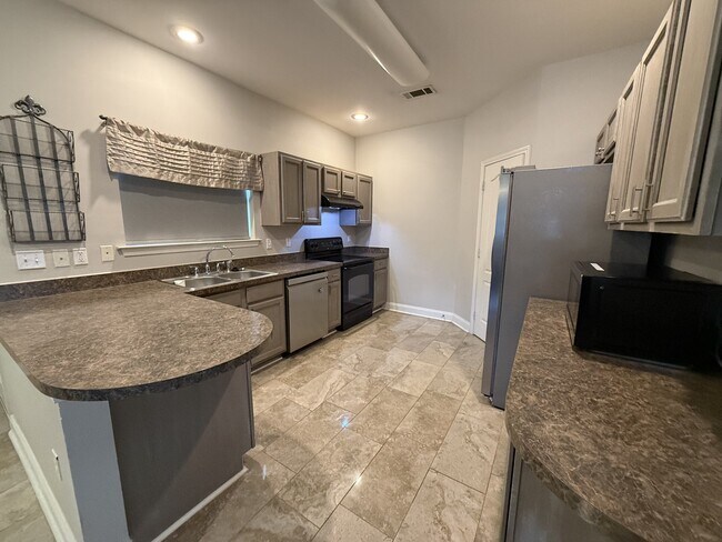 Foto del edificio - 5245 Savannah Ln