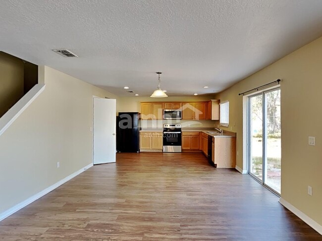 Building Photo - 1612 Redfin Dr