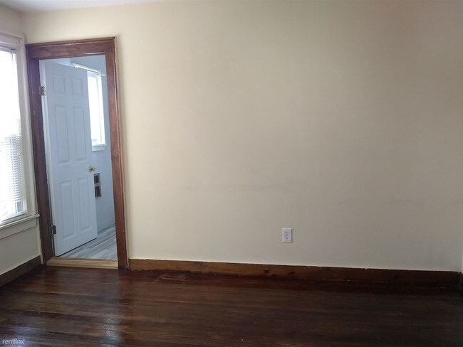 Building Photo - 3 br, 1 bath Apartment - 138 West St Fl 2
