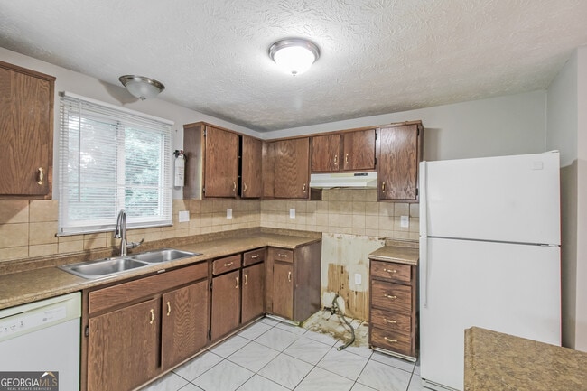 Foto del edificio - 1379 Robin Hill Dr