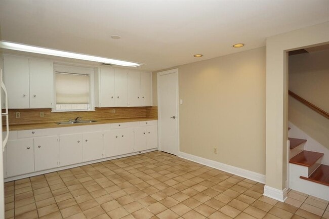 Foto del edificio - 2310-2312 Dryden Rd