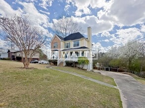 Building Photo - 919 Poplar St