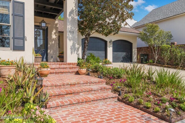 Building Photo - 312 Biltmore Way