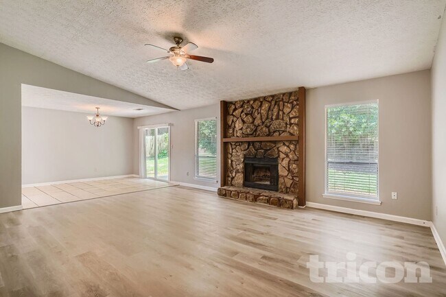 Foto del edificio - 9980 Lake Forest Way