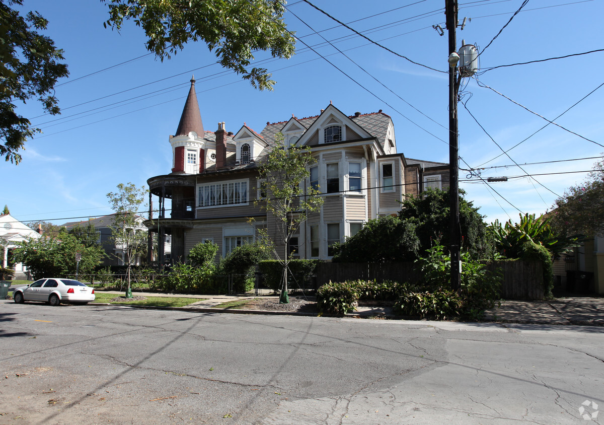 Building Photo - 4032 Prytania St