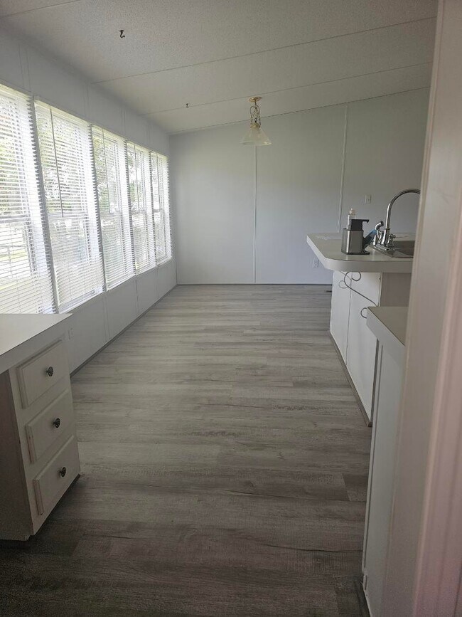 Foto del edificio - 12235 Farm to Market Rd 730 N
