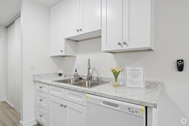 1 dormitorio, 1 baño - 800 pies cuadrados - Cocina - Redwood Grove Apartments