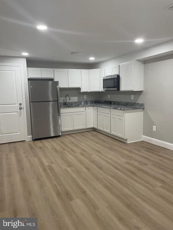 Building Photo - 400 Granville Dr