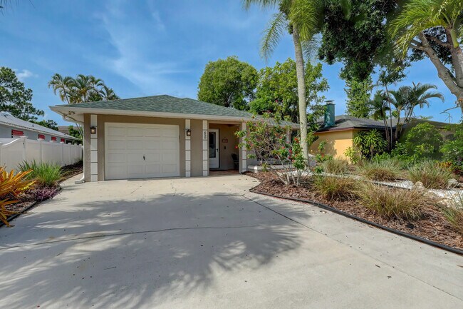 Building Photo - 650 93rd Ave N