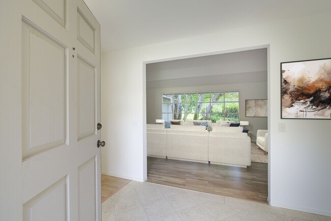 Foto del edificio - 4Bd/2.5Ba Clyde Hill Home
