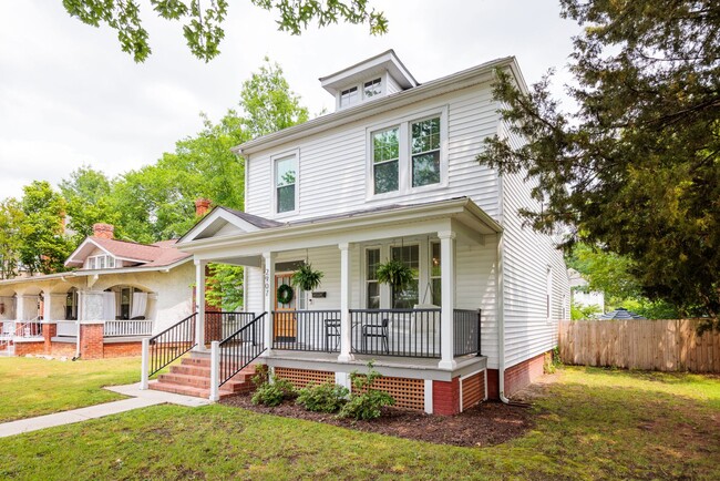 Building Photo - Gorgeous 3 Bedroom Home Non Montrose Ave!!...