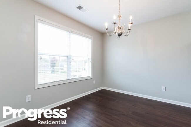 Building Photo - 2750 Beech Tr