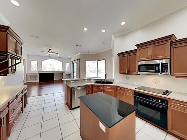 Building Photo - 5278 Shoreline Cir