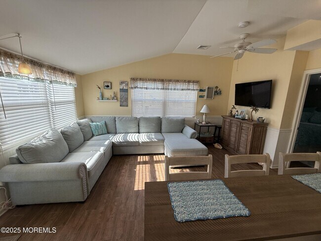 Building Photo - 24 E Amber Jack Way