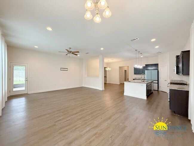 Foto del edificio - Spacious 4 Bedroom Home in Crestview’s Brooke Estates!