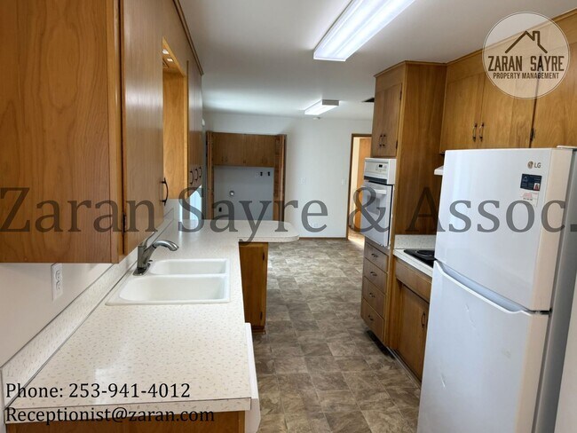 Foto del edificio - 215 - Perfect Location! Three Bedroom Charmer