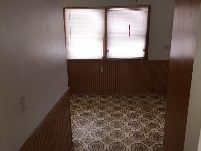 Building Photo - 926 Blackstone Ave