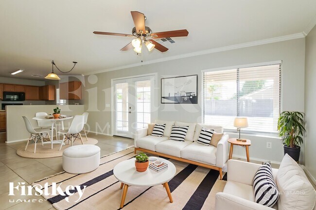 Building Photo - 12521 W Ash St