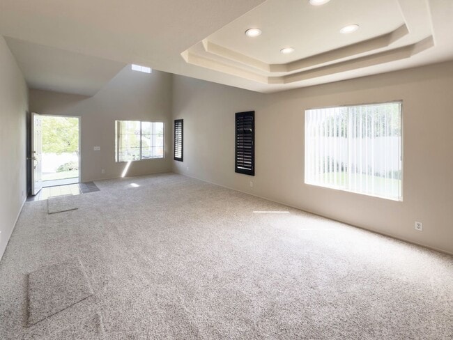 Building Photo - RARE 6 BEDROOM HOME FOR RENT IN OPTIMUM LO...