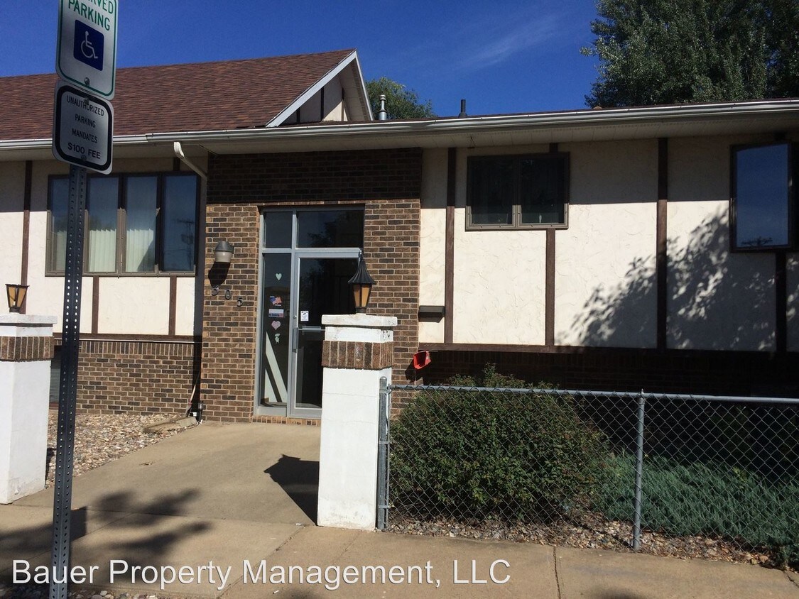 Primary Photo - 305 Sims St