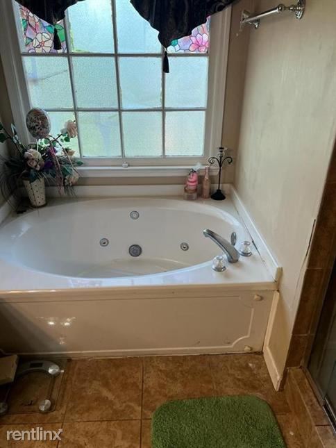Building Photo - 5 br, 2 bath House - 1322 R Glen Iris Court