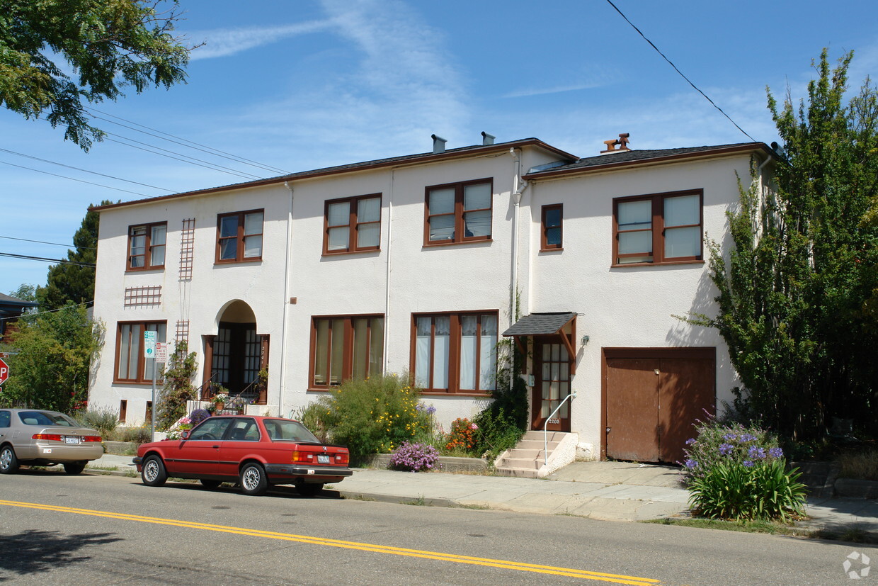 Building Photo - 2201-2203 Derby St
