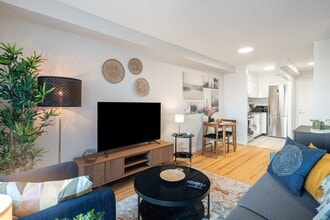 Building Photo - 840 Broughton St