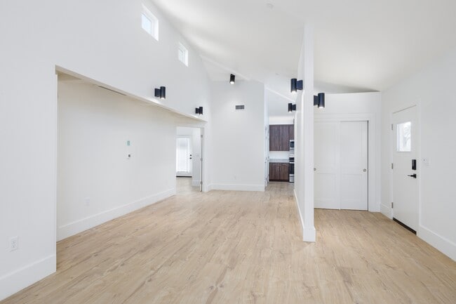 Building Photo - Heritage Place Boutique Apartments