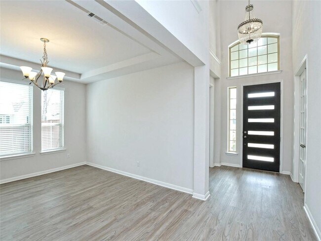 Building Photo - 2905 Fallcrest Bnd