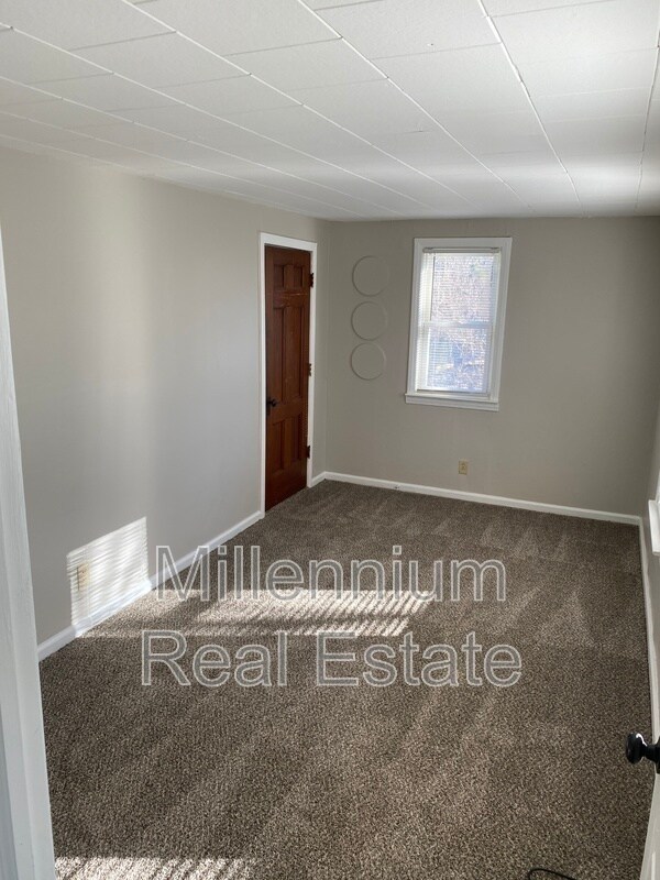 Building Photo - 67 Bentley St