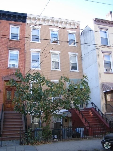 Building Photo - 236 Garden St
