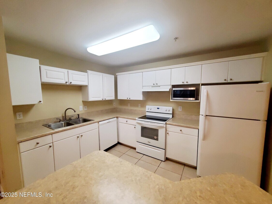 Foto principal - 3591 Kernan Blvd S
