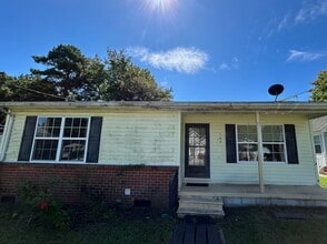 Building Photo - 164 Hughes Ave