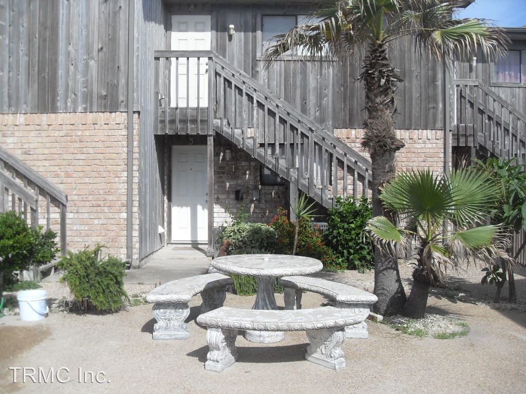 Foto principal - 15209 Leeward Dr