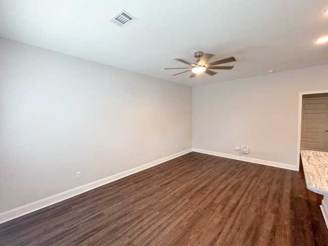 Foto del edificio - 130 Briarwood Rd