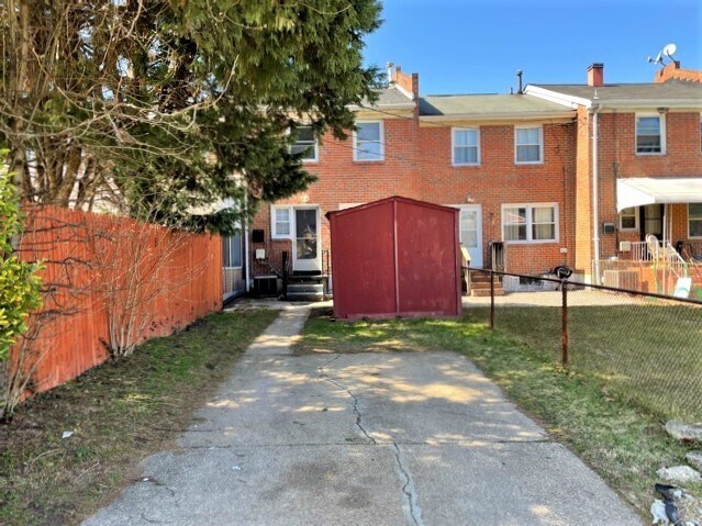 Foto del edificio - 1117 Pelham Wood Rd