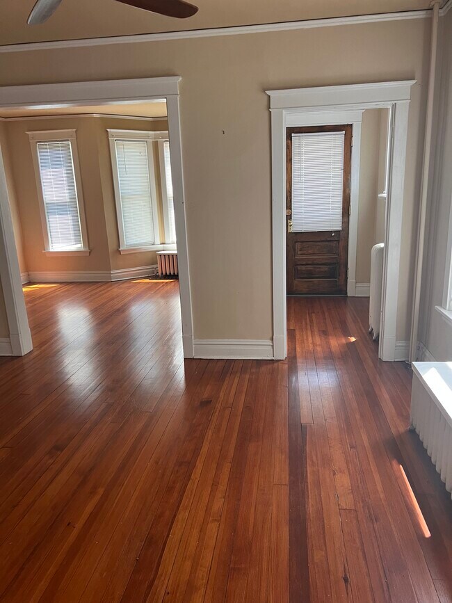 Building Photo - 10558 S Vincennes Ave