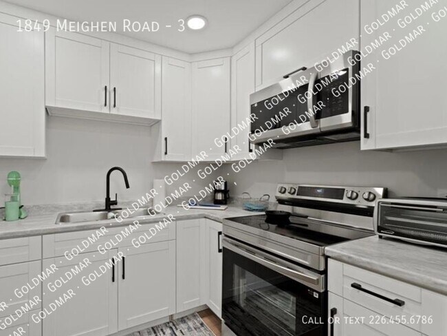 Photo du bâtiment - main floor living - new build in a great neighbourhood