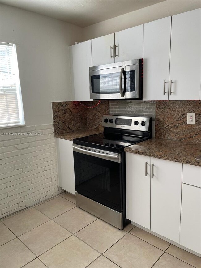 Foto del edificio - 5497 NW 171 Terrace