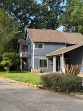 Building Photo - 101 Golf Ct