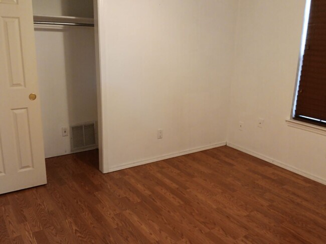 Foto del edificio - 3 Bedroom, 2 Bathroom Home! Schedule a Showing!