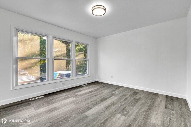 Foto del edificio - 18888 Oak Ave