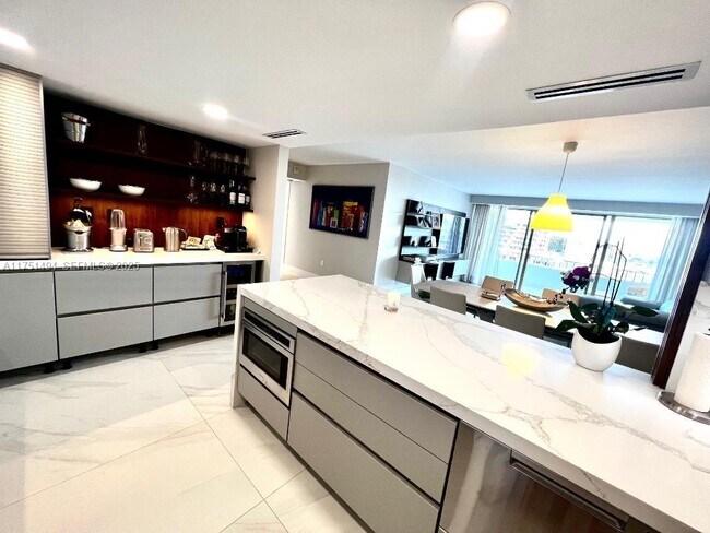 Foto del edificio - 155 Ocean Ln Dr