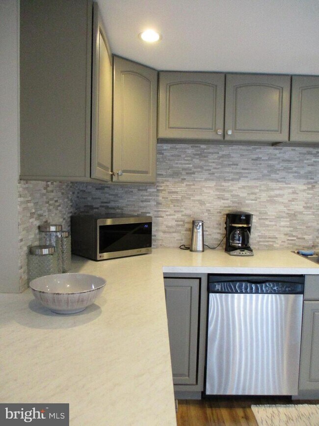 Building Photo - 14621 Deerhurst Terrace