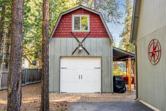 Foto del edificio - STUNNING THREE RIVERS CHALET; TONS OF AMEN...